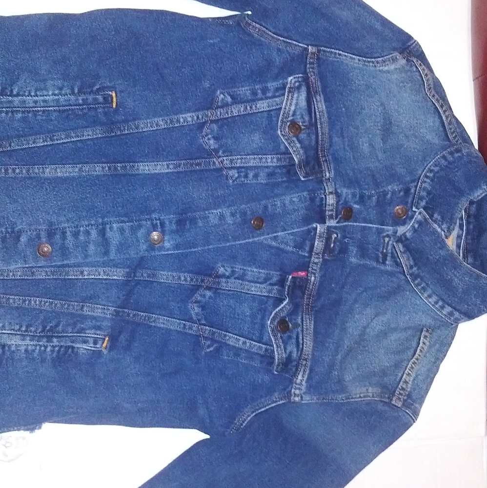 A levis jean jacket